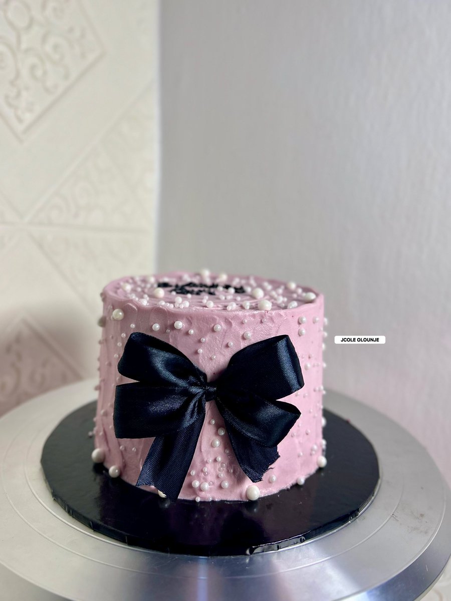 jcoleolounje's tweet image. Pearls and bow beautyyy for a birthday girl 🎀

#OAUTwitter