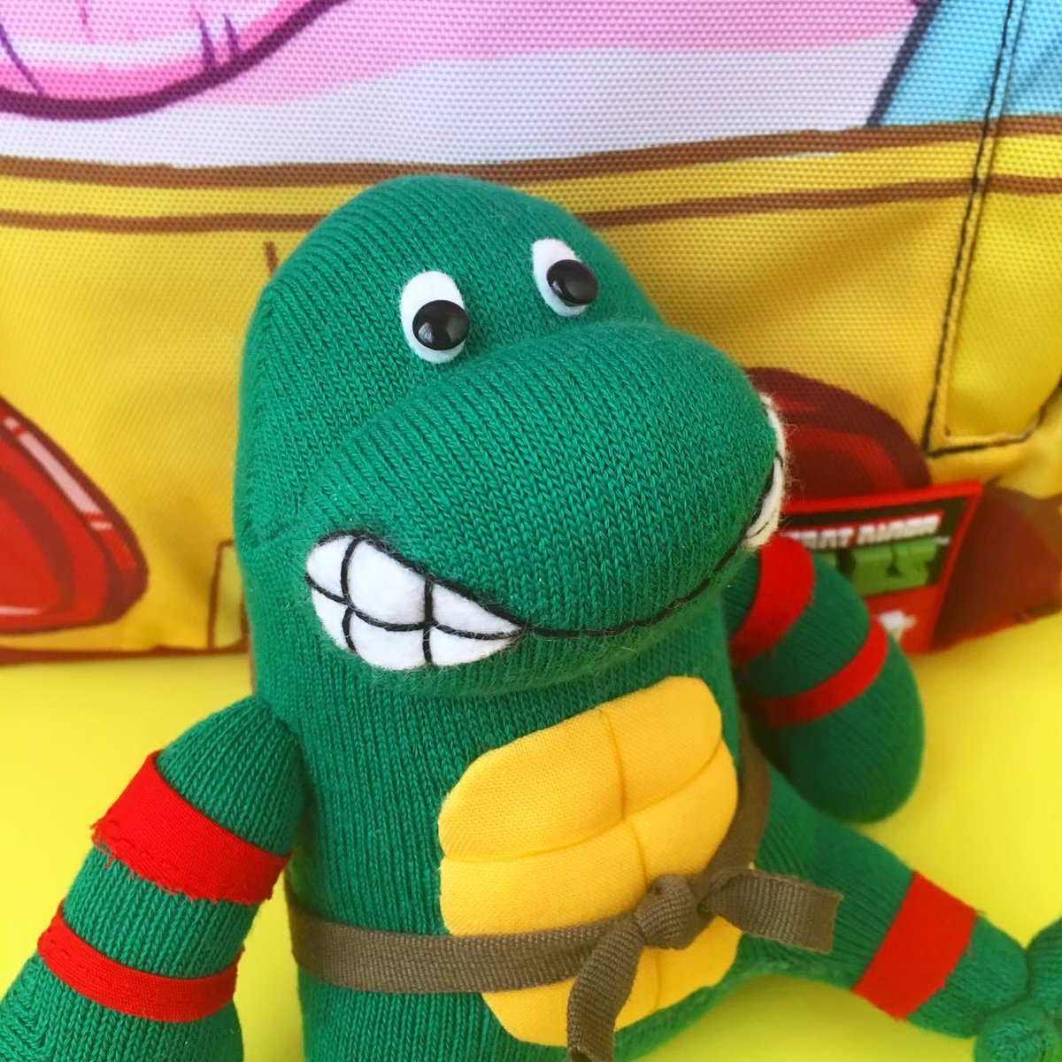 bigfish_TOYS's tweet photo. みんな今日も1日お疲れさま〜!
夜も涼しくして過ごそうね🐒
今日はbigfish TOYS過去のハンドメイド作品『タートルズのラファちゃん』
(非売品です🙇♀️)
JAMがこだわりをいっぱい詰め込んで作ったよ!
#ぬいぐるみ #ハンドメイド #ぬいぐるみ好きさんと繋がりたい #ハンドメイド好きさんと繋がりたい https://t.co/88h70lw3RR