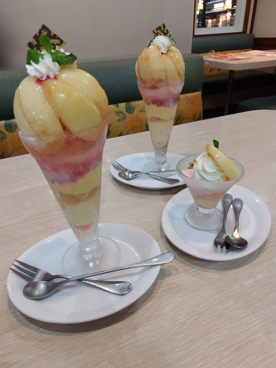 デニーズ。桃！