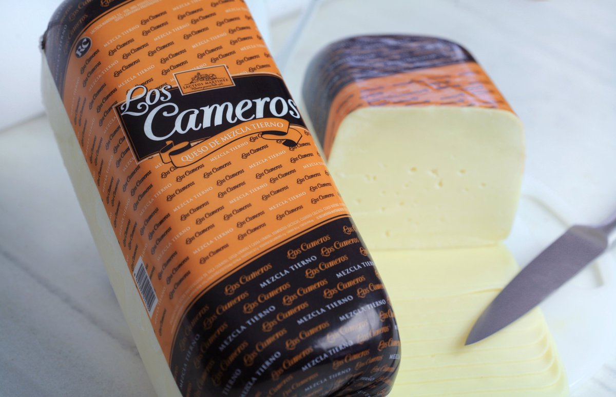 Queso de Barra Mezcla Los Cameros.
Agradable aroma a leche fresca.
Color blanco marfil.
Textura esponjosa.
Para los amantes de los sabores auténticos. 🧡

#quesoloscameros #quesodemezcla #tresleches #quesotierno #saborautentico