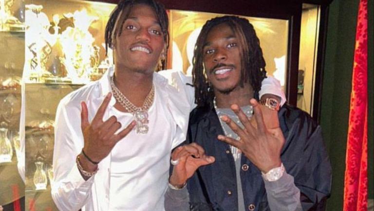 MartinSa1988's tweet image. Verranno i contabili a dirmi che non è così, ma dopo queste innumerevoli cessioni (bravissimo Tare), sarebbe giusto avere 
- un difensore forte ed esperto!
- #Rabiot (lo vuole il mister)
- un grande bomber: niente #Vlahovic? Vai a prendere #Kean!

#Milan #SempreMilan #VeroMilan