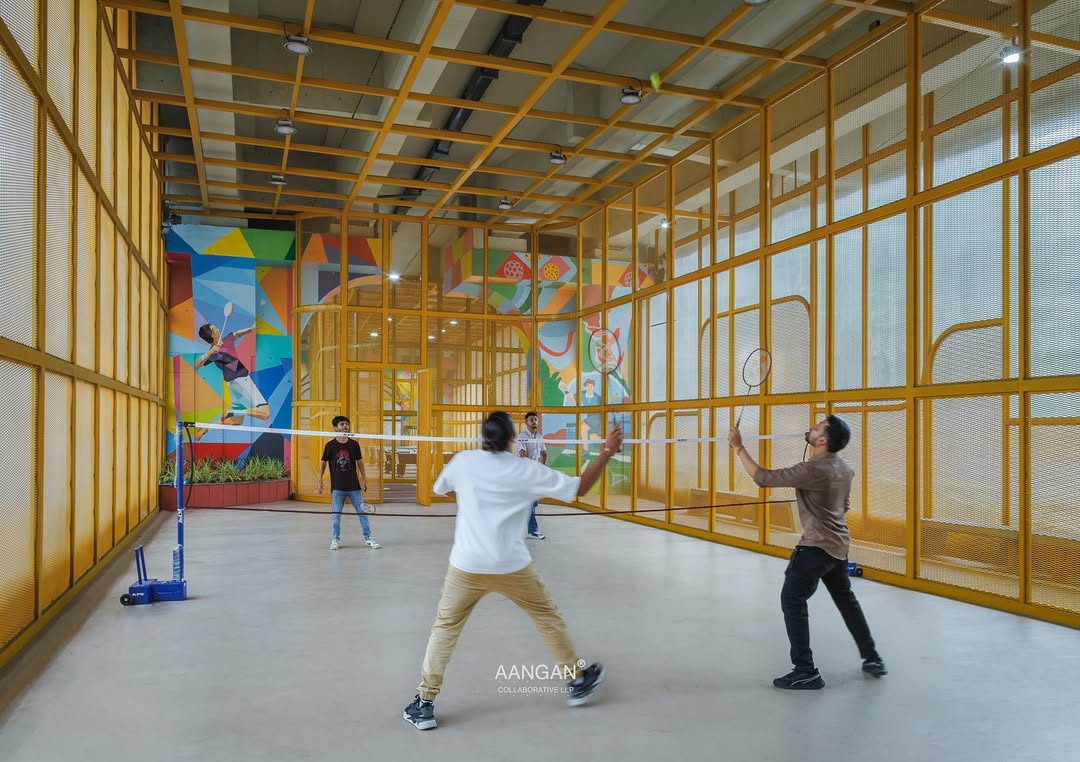 🚨 Turning dead space into active space! An indoor sports facility under a bridge in Surat, Gujarat. Brilliant Urban Innovation! 👏