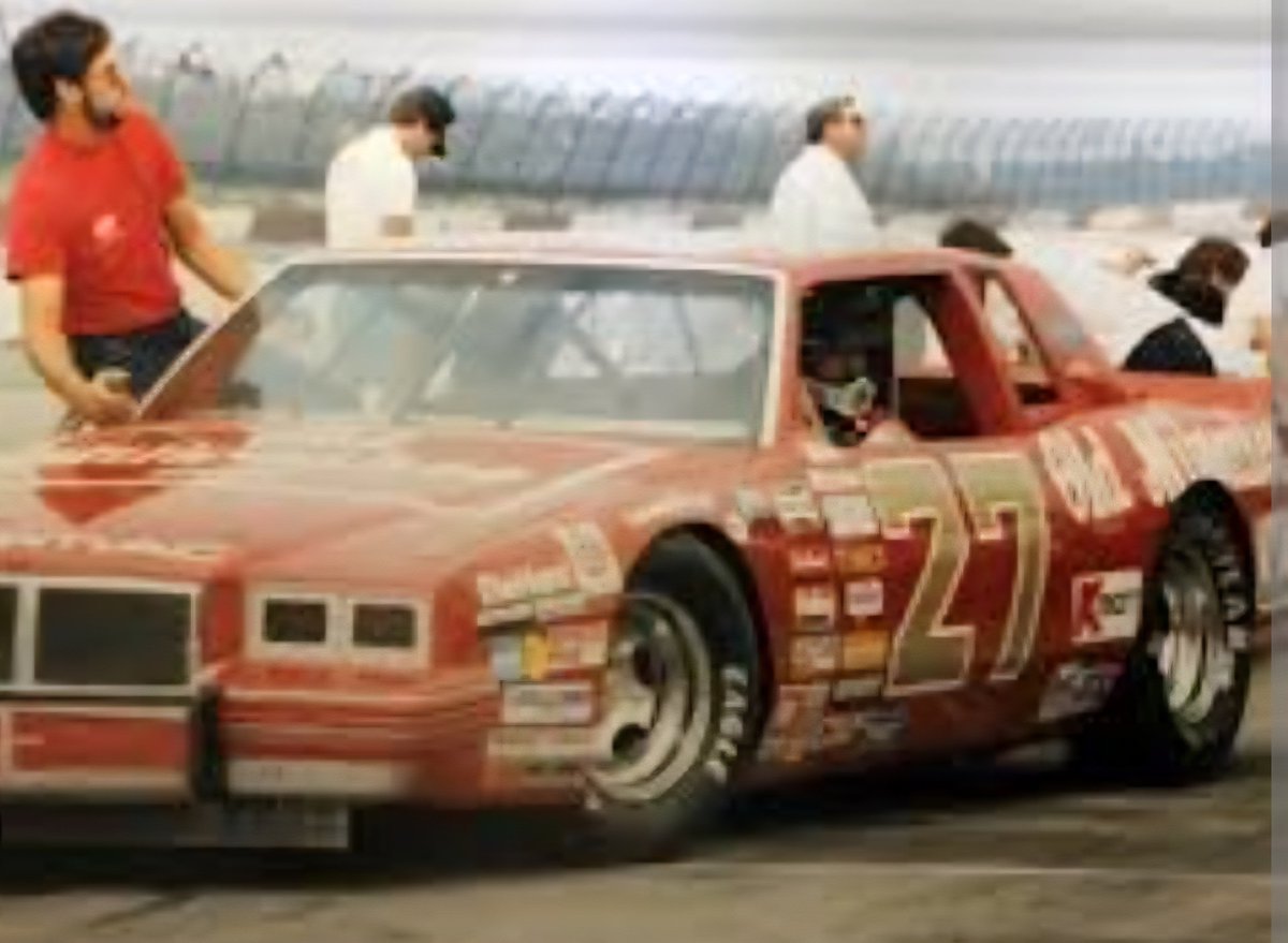 CBird73936300's tweet image. Yall keep a eye on that guy in the red T-shirt. He&apos;s probably doing some cheating shit. @JDNASCARTech