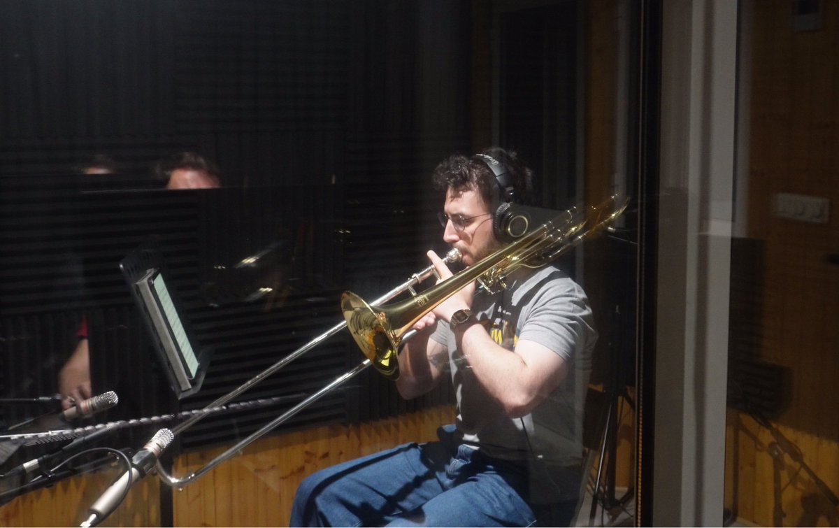 sergiodeprado's tweet image. We had the collaboration of Jorge Cordero on bass, Alex Penso and Domingo Muñoz on the brass section and Dani Pastor on lead guitar. We were really tight on time, but thanks to everyone’s joint effort, we pulled it off! Arranging the brass was lots of fun…