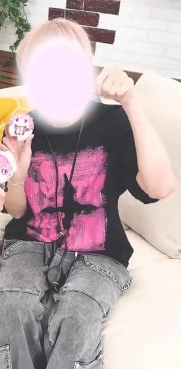 ないこさん尊み( ˇཫˇ ) ｸﾞｯｯｯｯｯｯ

♡お昼ご飯を食べたの忘れて2回目をもぐもぐ 
♡貴重品すぐ失くすから(？)全部ネックストラップに下げてる姿 

ないじぃ(　´灬`　)
愛しさで心臓もたぬ♡

 #聞いてよないこくん