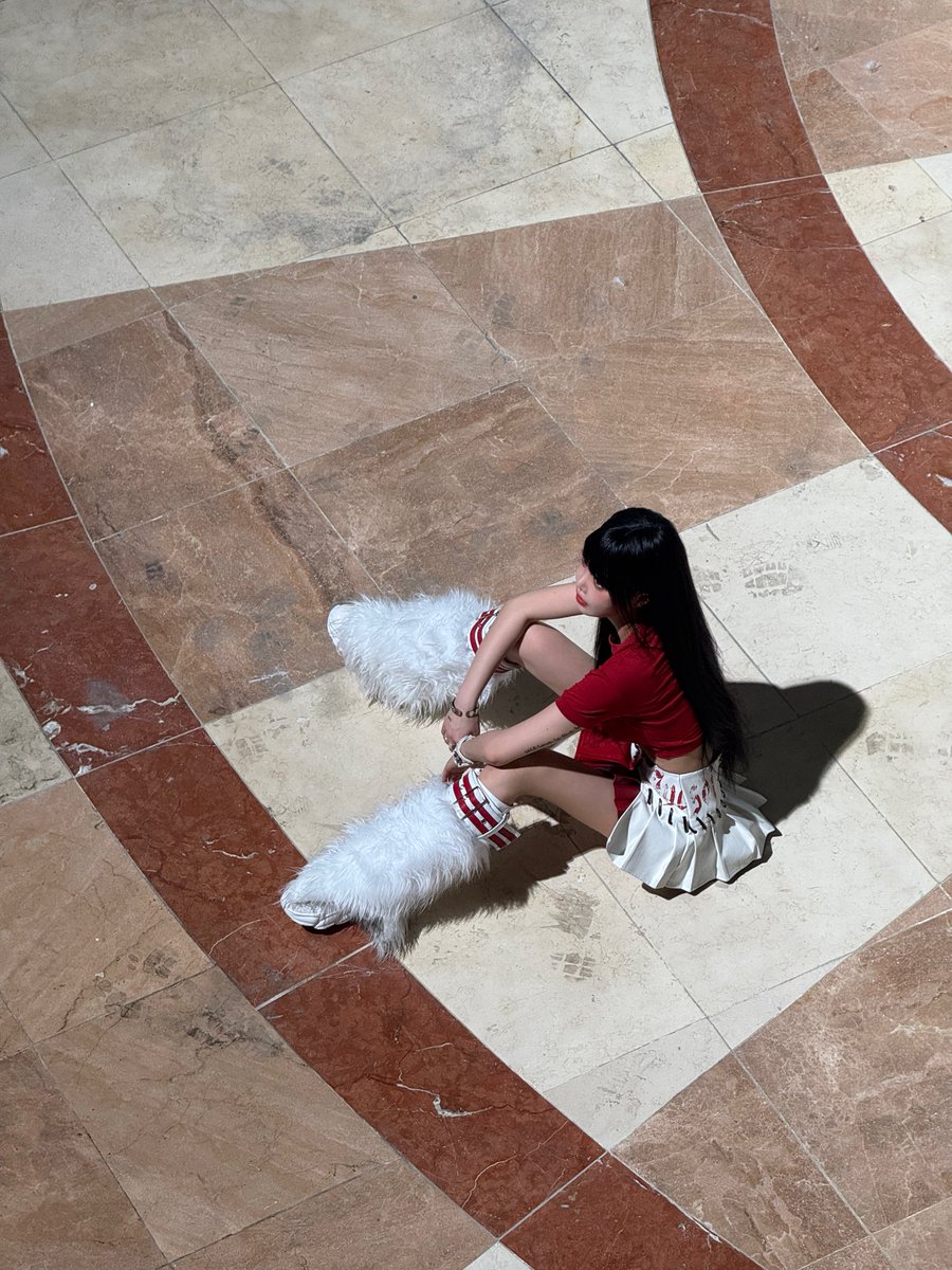 수진 (SOOJIN) 1st SINGLE [BADITUDE]

서탱씨들!!
우리 오후 8시 fromm Live에서 만나요♥️

🔗 fromm.my/k4l7xh

#수진 #SOOJIN
#BADITUDE