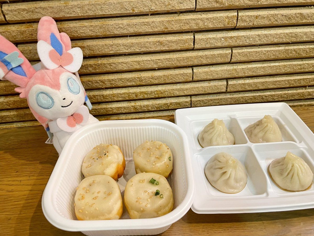 あつあつ小籠包美味しかったね🫶

 #ポケぬいもぐもぐ部  #ニンフィア  #ポケモンfit  #ポケぬいトレーナーさんと繋がりたい