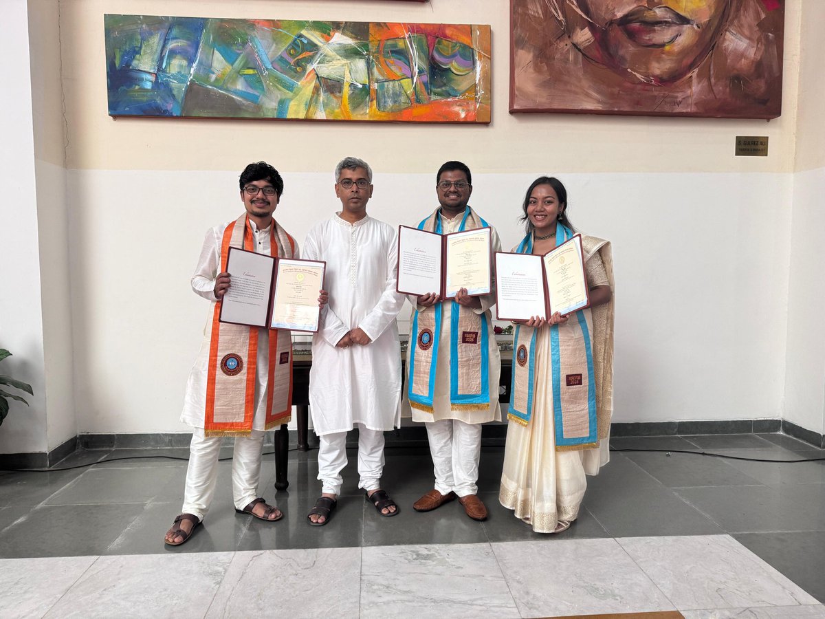 grp_apaul's tweet image. Congratulations to all graduates (Kushagra, Ruthvik and Pratigya). Best wishes for your future.