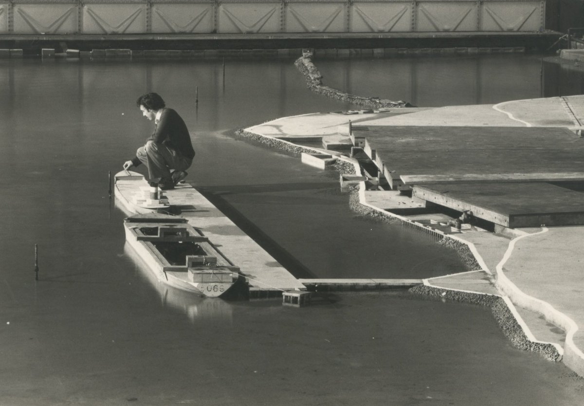 ESBArchives's tweet photo. Recently donated photograph showing a large model of the coastline at Moneypoint, c.1977
This model was built in a hydraulic research station in England, featuring Tarbert on one side of the Shannon Estuary and Moneypoint on the other.
#ESBArchives #Moneypoint #CivilEngineering https://t.co/e5M9LlEQzx