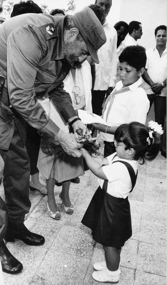 El 27 de agosto de 1959, en La Habana, finalizaba el Programa Nacional de Educación Rural, ese día es propuesto por el Comandante en Jefe #FidelPorSiempre, la creación de 10 mil aulas rurales.  
 #CubaEduca #MtssCuba