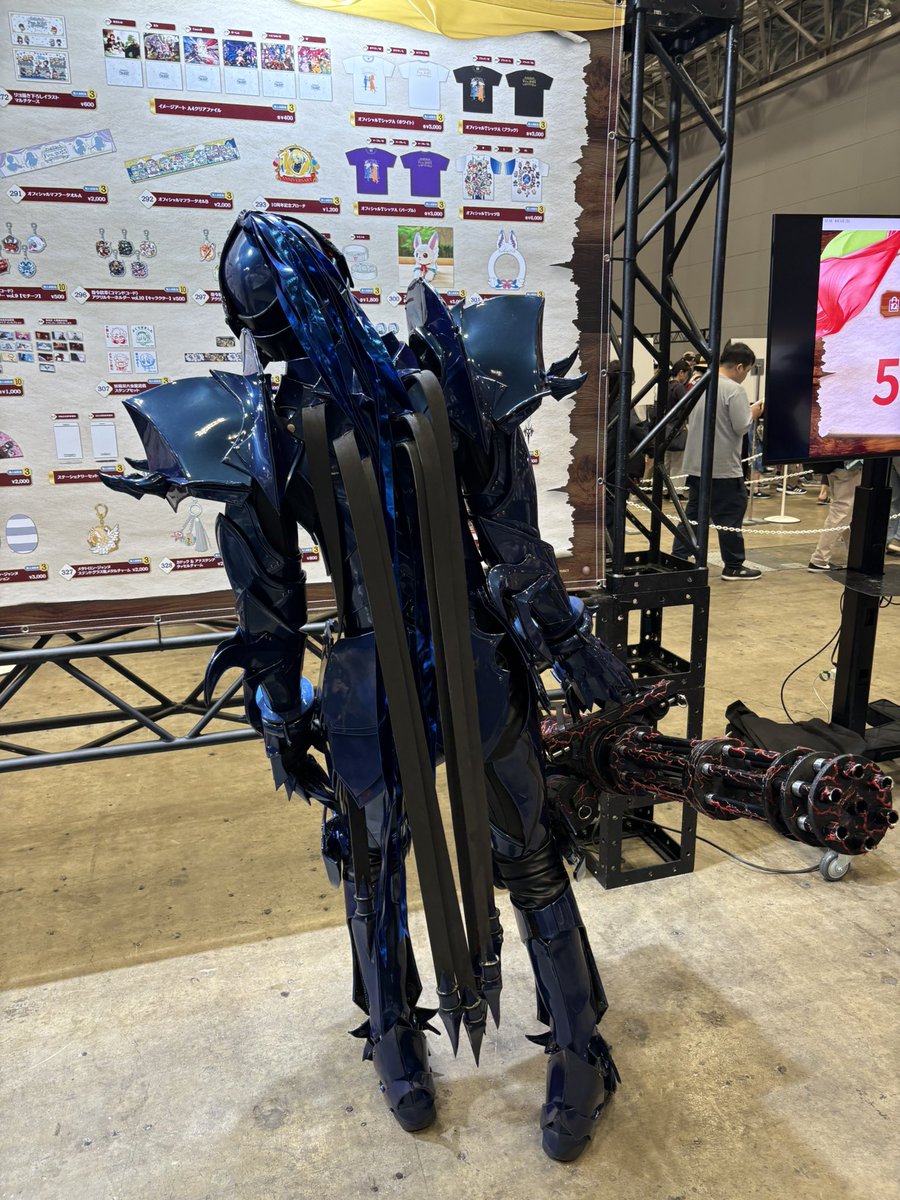 ヤマギツネ・ランスキー (@yama__gitune) on Twitter photo 物色中の私 物色中の私