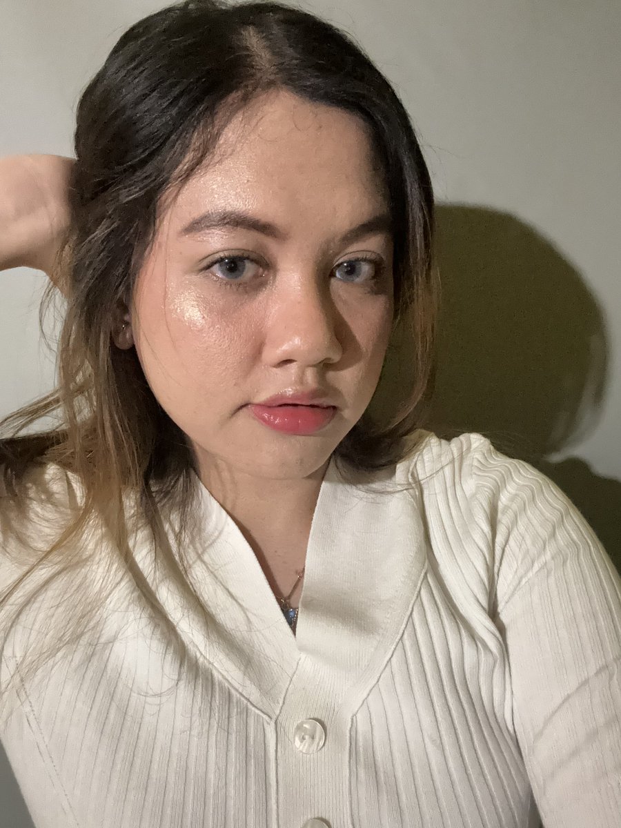 looollaby's tweet image. masih jadi kaum mendang-mending jadi pilih cushion lokal yang katanya mirip sama cushionnya Y*L

CAKEP BANGET skin-like finish dan gak crack sama sekali😍