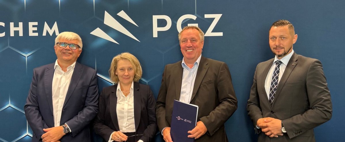 🤝 Rozpoczynamy realne działania w ramach współpracy z NITRO-CHEM S.A. Dzisiaj nasza puławska spółka #PROZAP Sp. z o.o. podpisała stosowną umowę na wykonanie projektu rozbudowy instalacji do produkcji materiałów wysokoenergetycznych.

💬 Zgodnie z niedawnymi deklaracjami