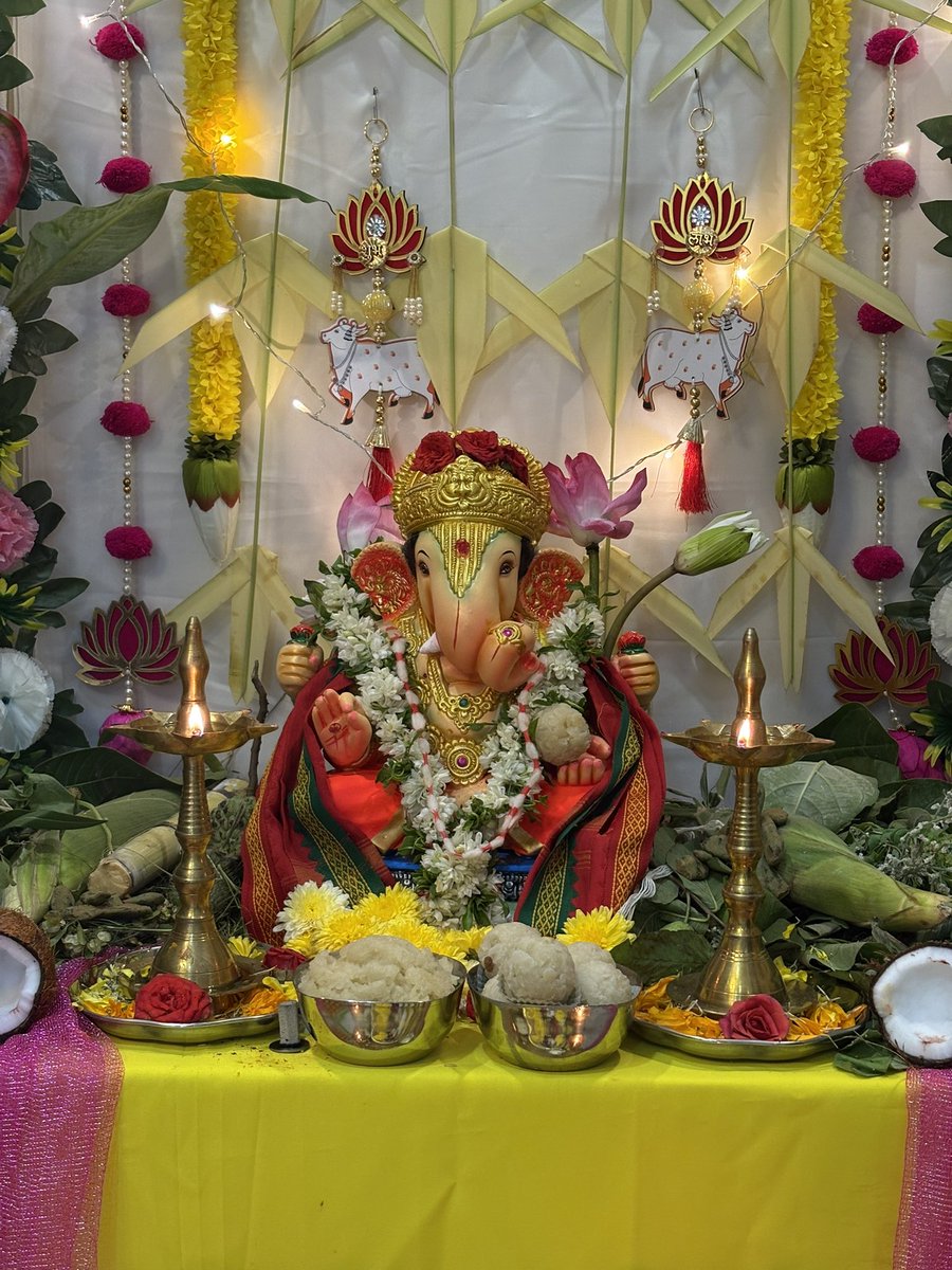 Sridharmacha's tweet image. Happy Vinayaka Chathurthi 🌹🌺🌷🌼💐