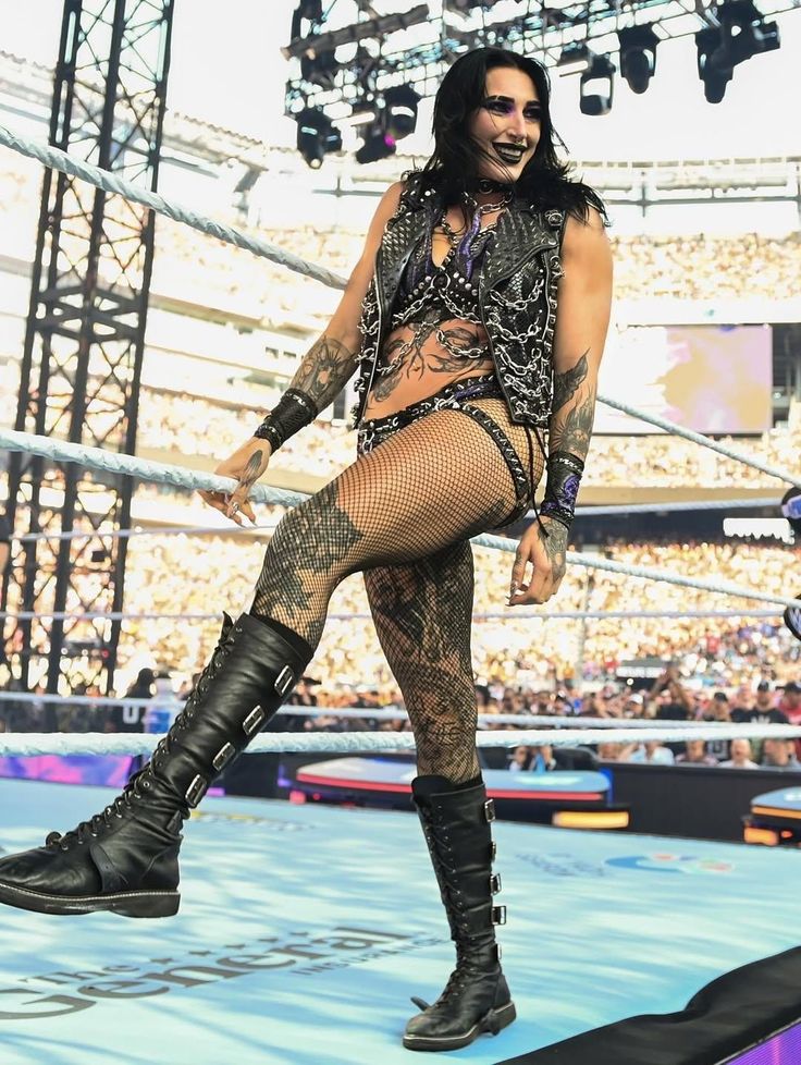 We out here. 💋 Thick thighs. Garters hanging on for dear life.