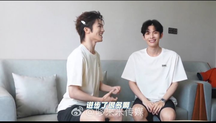 Having someone who always 
listen carefully and smiles at you whatever you do and say 😄
Kai,you 're so lucky to have Le 🤭