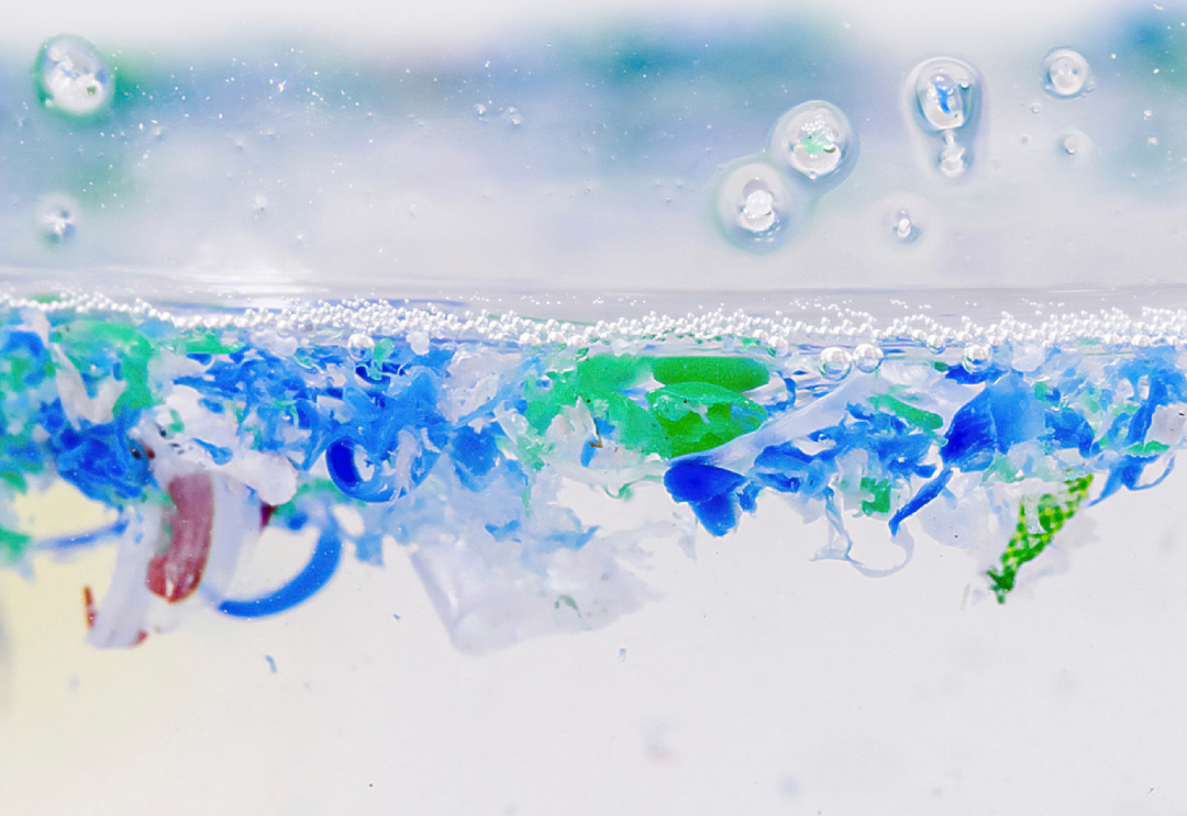 🧴 “La evidencia acumulada indica que los micro y nanoplásticos no son inofensivos”

📖 Científicas del #CSIC analizan la presencia y los efectos de partículas plásticas en los ecosistemas y el ser humano 

Nuevo libro de la colección #QuéSabemosDe 👉tiny.cc/01nr001