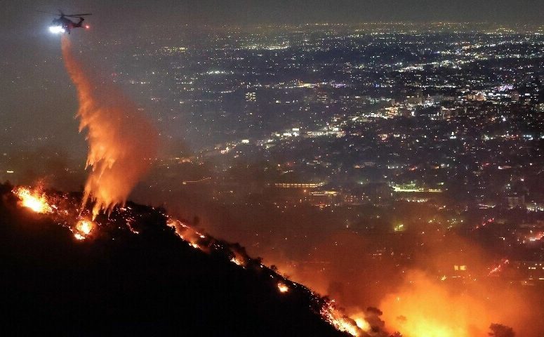 Parlamento debate fogos rurais depois de 250 mil hectares de área ardida
Por: oRegiões
...
Sem incêndios significativos ativos em Portugal, a Assembleia da República prepara-se para o debate de urgência sobre o combate aos incêndios que deixaram uma área ardida de qu...