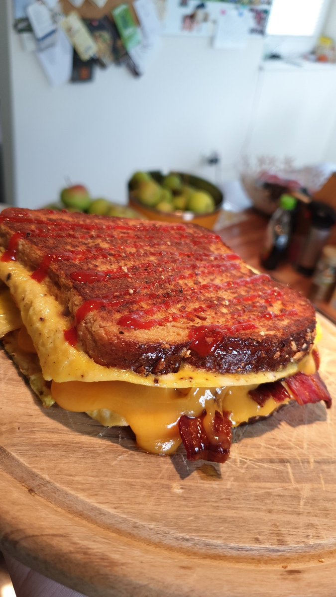 Drops are almost over and I treated myself with a nice bacon+egg+cheese sandwich 🥪 😋