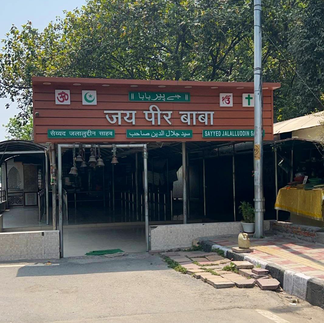 अवैध सैयद जलालुद्दीन पीर दिल्ली कैंट मामले में 

बड़ी जीत - नोटिस जारी अधिकारियों को कार्यवाही का आदेश 

अब करो शेयर
