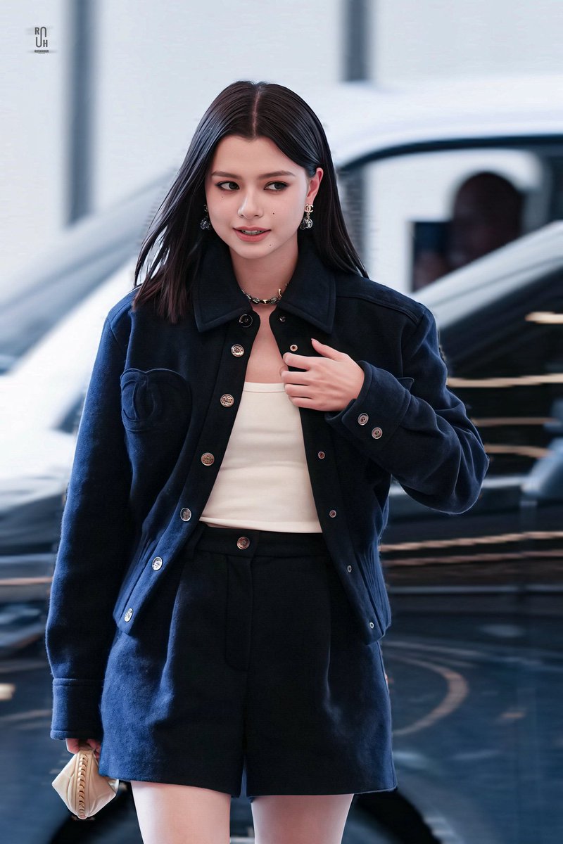 [Challenge] 

1 Reply with Hashtag = 1 Baht 🪽🤏🏻

The money will be donated to Becky's Birthday project✨
BECKY WITH BLEU DE CHANEL
#BLEUDECHANELxBECKY