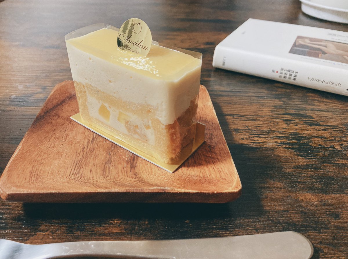 夜の勉強タイムに備えてケーキを食べます。
これがないとギリシア語が読めません。