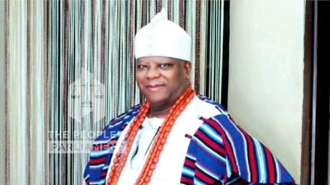 The court sentenced a king from Osun State to 56 months in prison in the US.
The Yoruba-revered Oba was sentenced for fr@udulent activities $4.2m of C0VID-19 m0ney. 
He will also pay $4.4m as restitution and forfeit his house in the state.
 an Oba involved in Yah00 dealings.