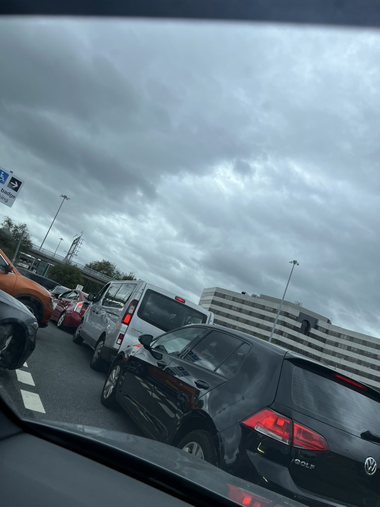 Stumustbejoking's tweet photo. @manairport you need to get someone in to the T1 short stay pick up - ridiculous!! https://t.co/0htR8DjMJE