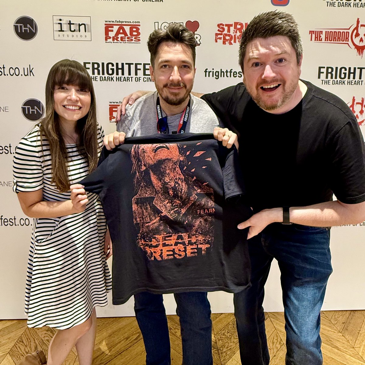 horror_hangout_'s tweet photo. We bumped into the familiar faces of @LyndseyCraine and @stewartsparke (of @darkrifthorror and #HowToKillMonsters) to get the lowdown on their upcoming interactive sci-fi horror game #DeadReset! @WalesInter https://t.co/R7UmvHHnVU