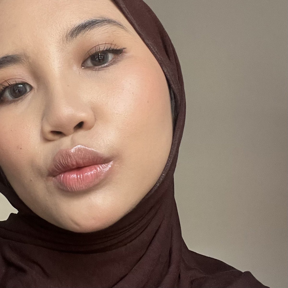 trying viral cushion which is said it very much like highend brand —

💌 conclusion: bener2 a FRESH start for local cushion 😳😳 smooth bgt….. pantesan pd suka…. ⤵️