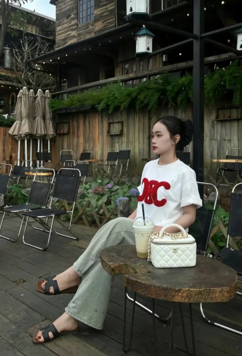 E xin đính chính là nay e dùng tele chứ ko dùng dép lào nữa mấy a nhá cẩn thận dùm e