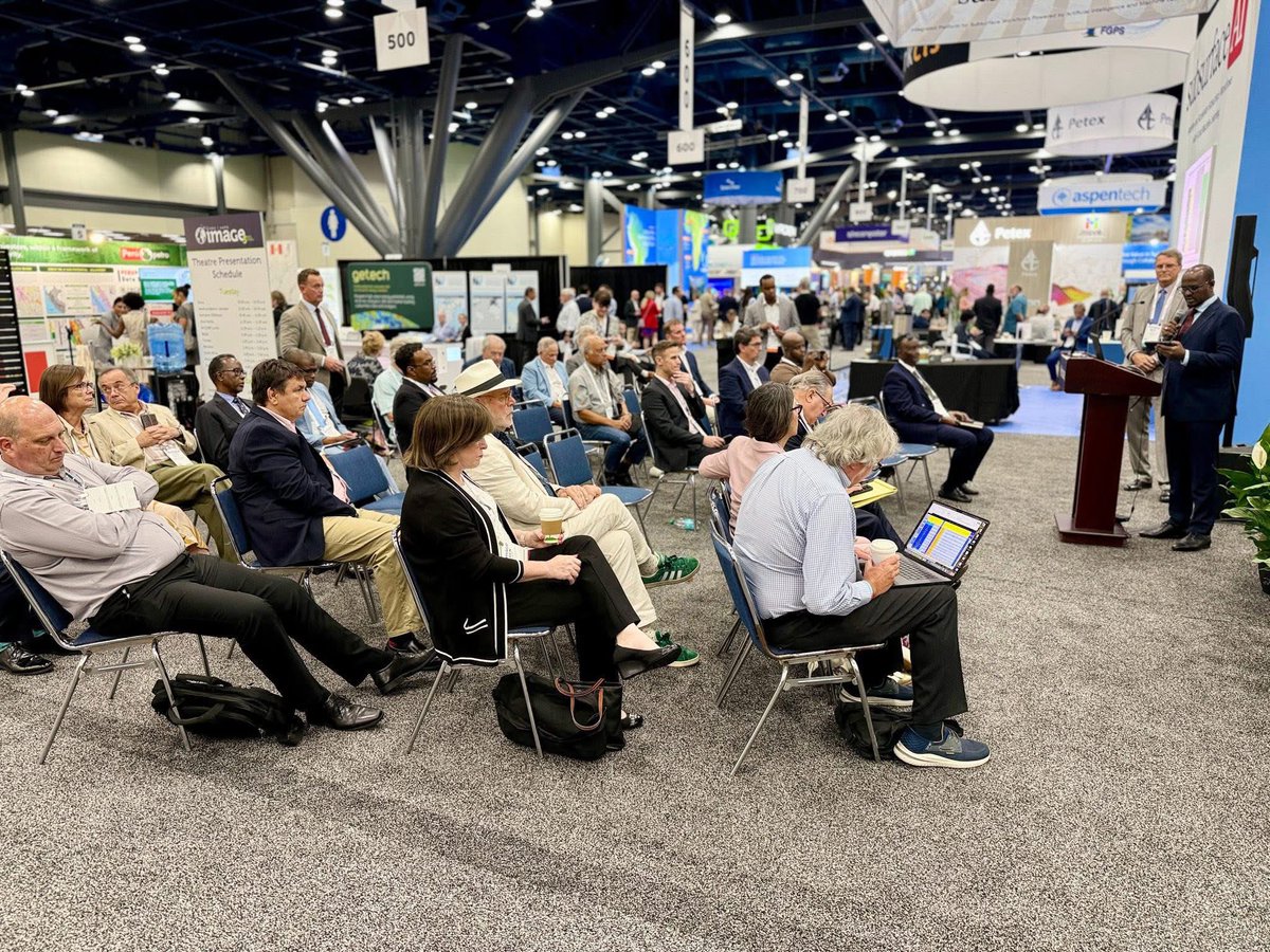 #Image25 the World’s upstream E&amp;P companies and fellow NOCs were invited
to come back and review the huge upstream potential that Somalia offers. 
Somalia is committed to listen these companies to achieve the highest manual interests.