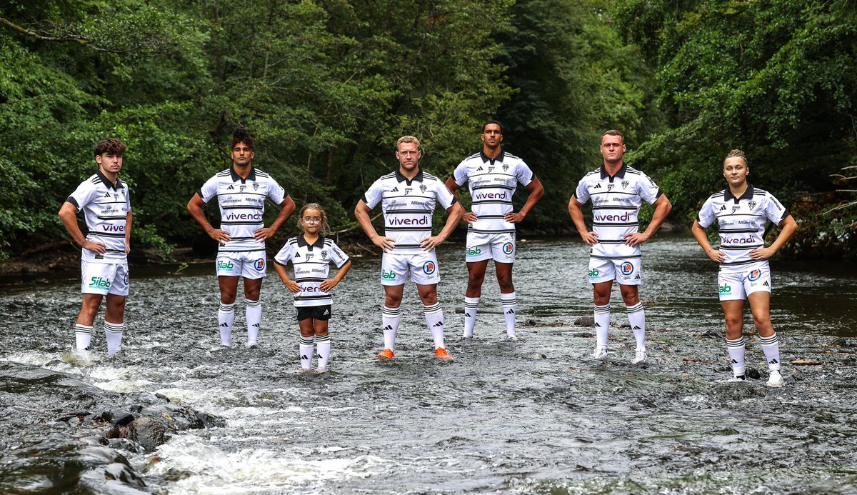 La segunda equipación de Brive para la temporada 2025-26.