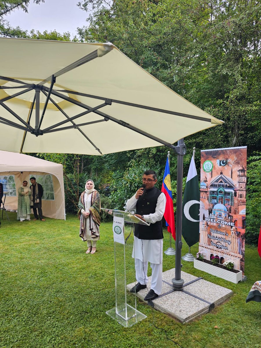 PakinSchweiz's tweet image. 🇵🇰 Embassy in Bern 🇨🇭 hosted a National Day Reception at Pakistan House on 26.08.25. A large number of Diplomatic and Pakistani Community participated in the event. Showcased Pakistani culture, served Paksitani cuisine with live Folk music. @PkPublicDiplo @ForeignOfficePk