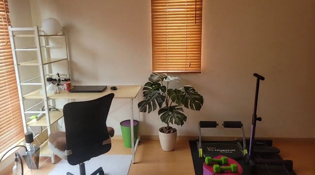 Wing_D_Project's tweet image. バンチャ🍵🐱✨

独身オヤジのお部屋魔改造ビフォーアフター😜

エアロバイク買っちゃったん💕
椅子？そんな軟弱なもの使わねぇぜ😼