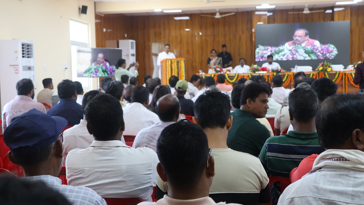 ସାକ୍ଷୀ ଗୋପାଳ ସ୍ଥିତ କୃଷି ବିଜ୍ଞାନ କେନ୍ଦ୍ରରେ ଆଜି ଜିଲ୍ଲାପାଳଙ୍କ ଅଧ୍ୟକ୍ଷତାରେ ଅନୁଷ୍ଠିତ ସିଏମ କିଶାନର କିସ୍ତି ଅର୍ଥ ପ୍ରଦାନ ଜିଲ୍ଲା ସ୍ତରୀୟ କାର୍ଯ୍ୟକ୍ରମରେ ମୁଖ୍ୟ ଅତିଥି ପୁରୀ ଲୋକସଭା ସାଂସଦଙ୍କ ଉପସ୍ଥିତିରେ ଜିଲ୍ଲାର ୨୨୫୬୫୬ କ୍ଷୁଦ୍ର ଓ ନାମ ମାତ୍ର କୃଷକ ଓ ୧୨୧୯ ଭୂମିହୀନ କୃଷକଙ୍କୁ ୪୫ କୋଟିରୁ ଉର୍ଦ୍ଧ୍ବ ଟଙ୍କା ପ୍ରଦାନ।