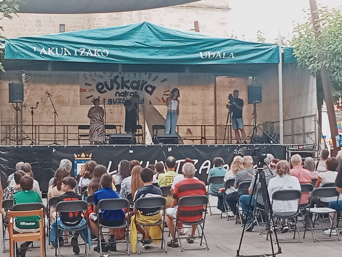 Euskara nafar guztiona.
#Lakuntzakojaiak