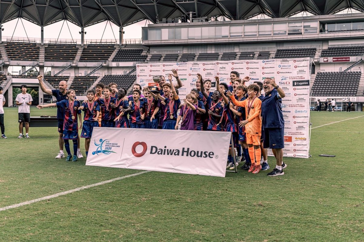 🏆 JUNIOR SOCCER WORLD CHALLENGE

👥 Sub-13
📍 Chiba, Japó

🗒️ Vuitens
Barça - Wings (3-0)

🗒️ Quarts
Barça - Toquio Verdy (2-1)

🗒️ Semifinal
Barça - Ohizumi Gakuen (3-0)

🗒️ Final
Barça - Malva (4-1)

🤩 𝐂𝐀𝐌𝐏𝐈𝐎𝐍𝐒! Quin gran torneig heu fet!

#FCBMasia 💙❤️