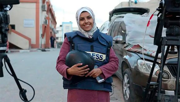 Un doble ataque de Israel contra un hospital en Gaza mató este lunes a 20 personas, incluidos cinco periodistas que trabajaban para medios internacionales. Cese el genocidio.
#FreePalestine
<a href="/AAguero4990/">Anet Ruiz Aguero</a> 
<a href="/Ayo1417927/">Ayo</a> 
<a href="/Ramos63928/">Ramos</a>