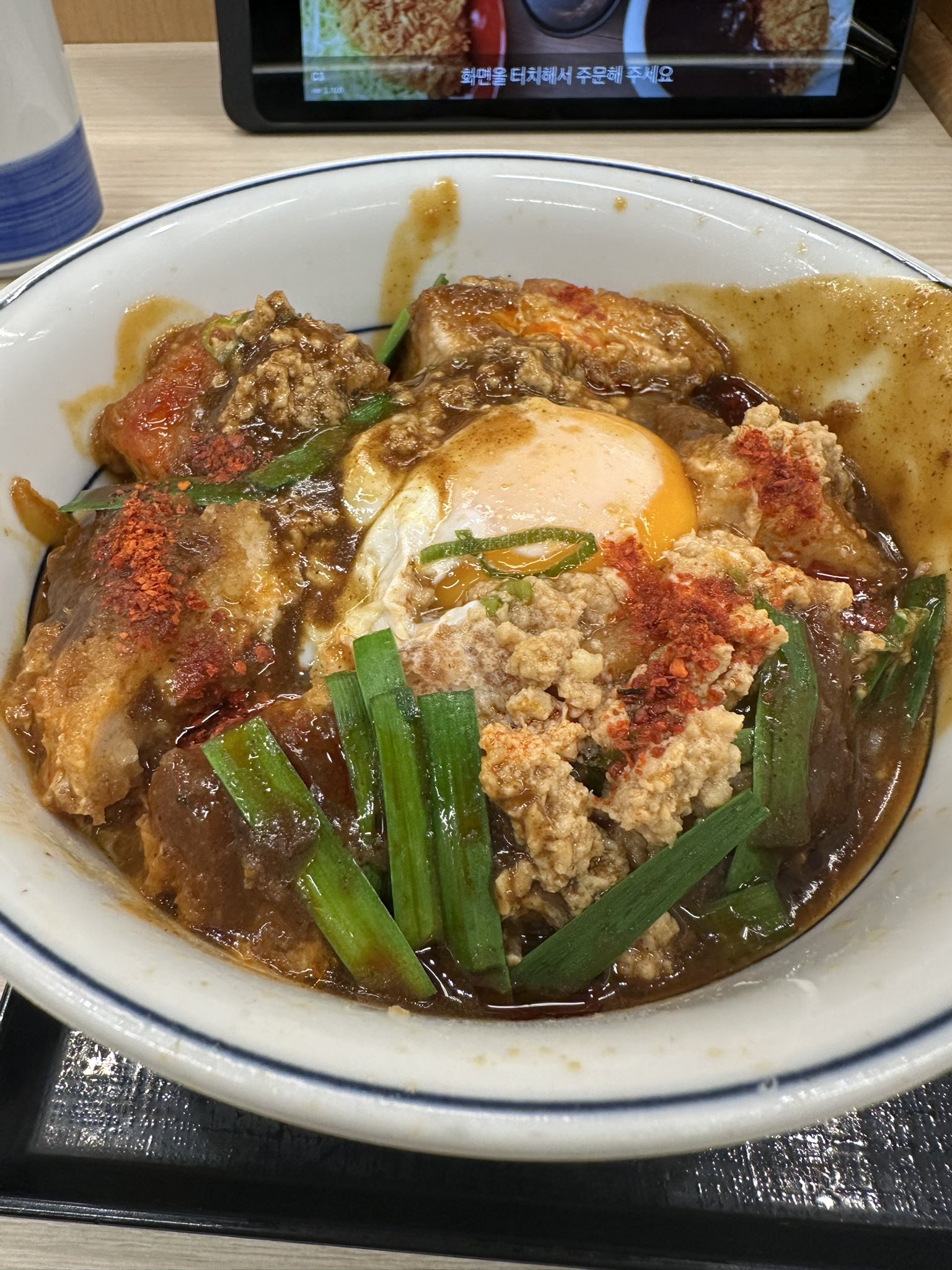 激安かつ丼フェスティバル 本日は醬油カツ丼をお盆休みなしの @yingjunweitian パイセンに