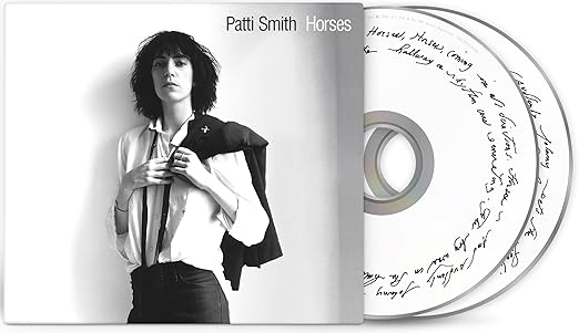 50 años de la aparición del arrollador Horses, de PATTI SMITH, que nos descubría su visión poética...y a Lenny Kaye. El 10 de octubre sale la versión expandida, doble CD/LP con rarezas como maquetas, una versión de las Marvelettes o inéditos tipo Snowball
youtu.be/JUqUjkxOF9M?si…