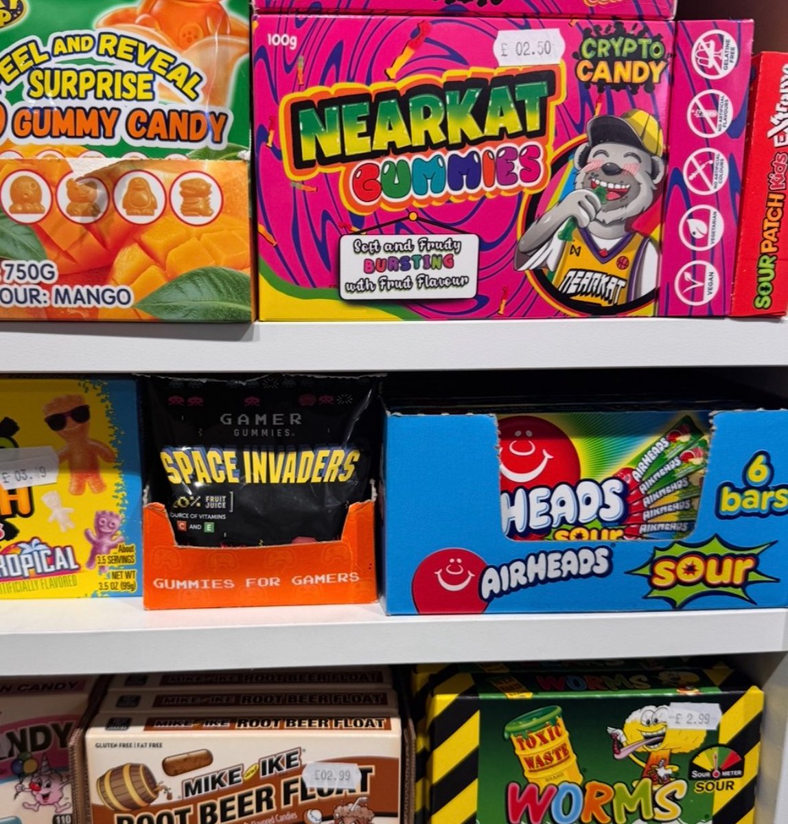 NearKatToken's tweet image. Spot the NearKat 🕵️‍♂️🍬