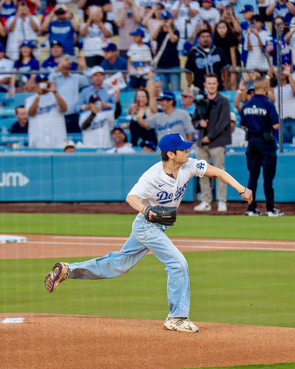 100YOUNGFOREVER's tweet image. Dodgers Nation en Instagram:

«¿Primer lanzamiento de #V, #jonrones de #MookieBetts y #AndyPages y #victoria sin permitir carreras??? Suena como un gran día en el estadio de los #Dodgers 🔥»