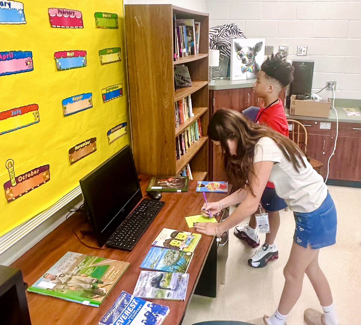 BerryMiller_JH's tweet image. Our 7th grade #ELAR team are true #MVPs! They’ve spent the first weeks of school doing book tastings &amp;amp; book walks to get students interested in reading &amp;amp; finding books that interest them. Trips to the #Library have also started. Great play, team!❤️💙🐾📚 #InALeagueOfOurOwn