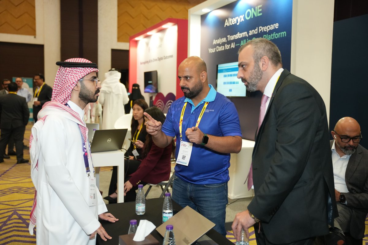 Tradepassglobal's tweet image. With just few minutes into the networking break, the exhibition hall at Smart Data &amp;amp; AI Summit got swamped with a flurry of curious delegates. Connecting, sharing insights, having focused interactions and discovering innovative solutions became a common sight!

#SDAIS