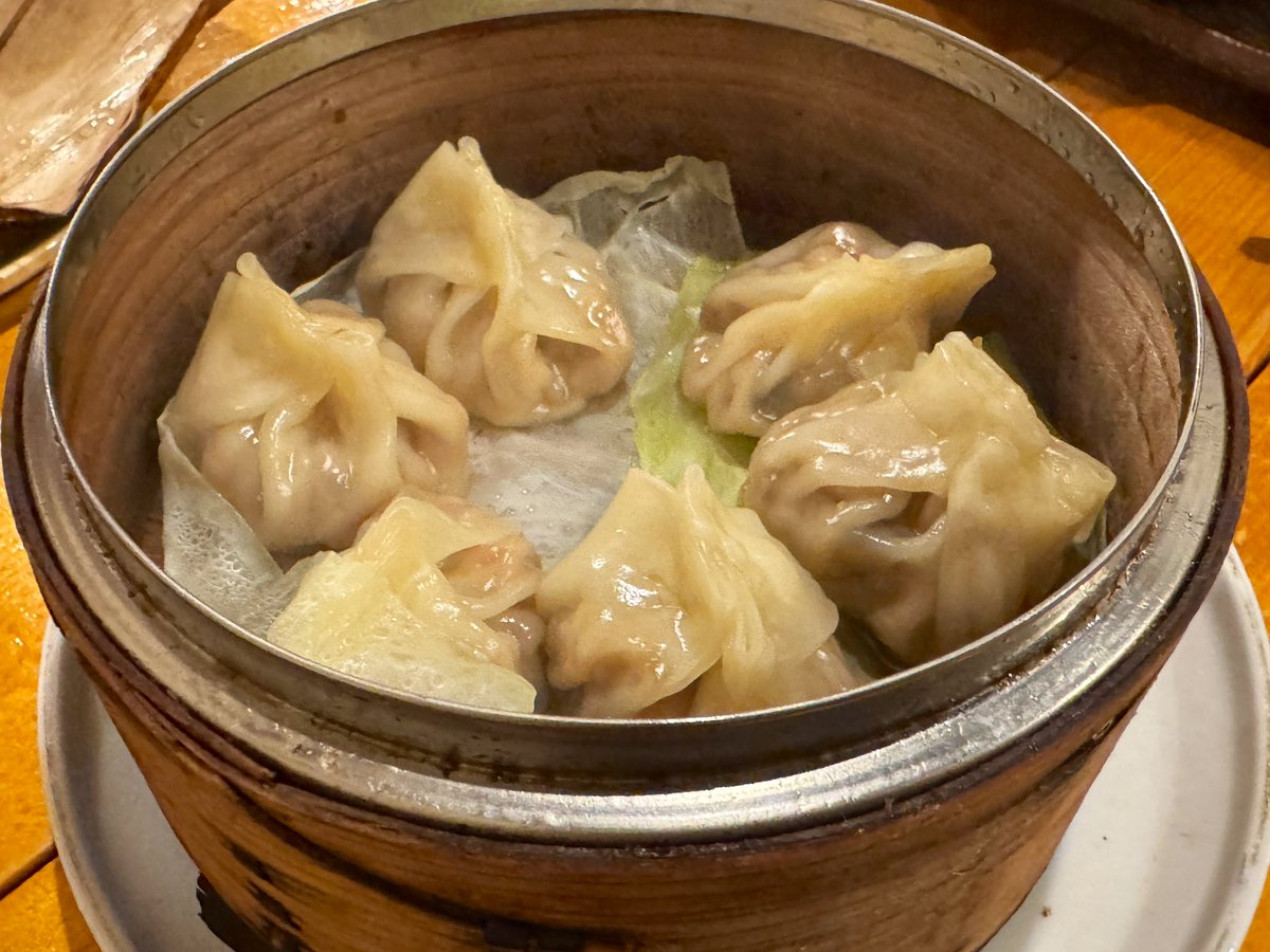 南阿佐ヶ谷には長年住んでいたけど、タイミングが合わなくて、今日初めて行った阿佐ヶ谷の名店、餃子坊 豚八戒のお料理は全て美味くて感涙でした。僕のお気に入りは四川風麻婆水餃子。また行くぜ‼️🐷