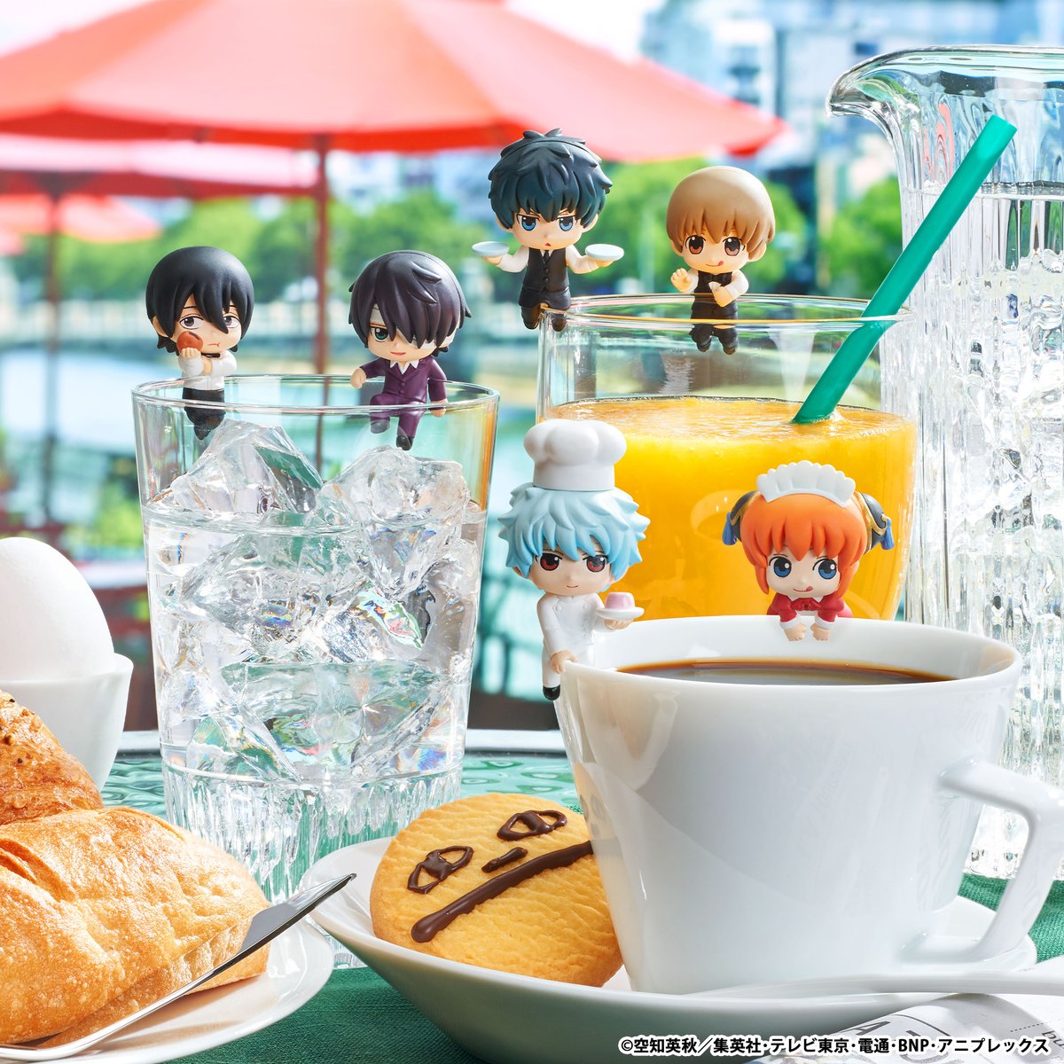 【商品】
コップに飾れるマスコットフィギュア
「お茶友シリーズ 銀魂」の第3弾

銀さん達がパティシエやギャルソン姿など
オリジナル衣装で再登場

コップにひっかけたり
カフェに連れて行っても楽しめます!

⏰ページ公開は9月3日(水)11時
megahobby.jp
（メガハウス/N）
#gintama #gt_pr