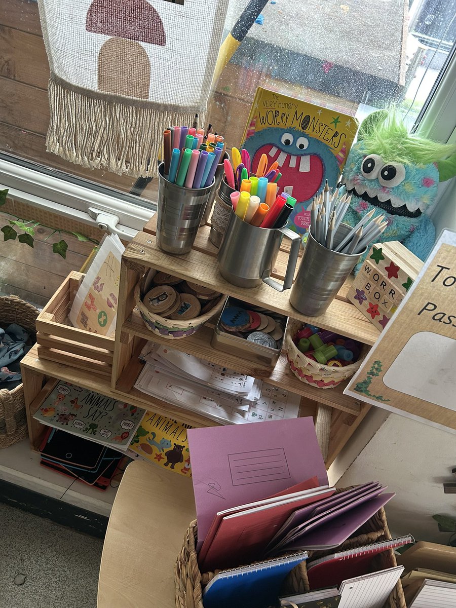 MrsGriffiths7's tweet image. Changed my message centre around and stocked it up ready for my new babies! #messagecentre #writing #eyfs #reception