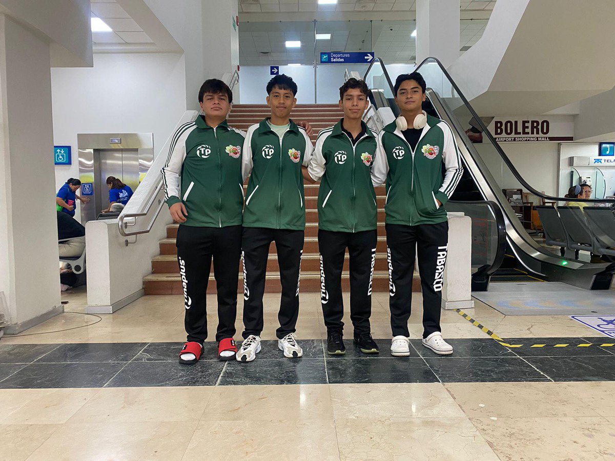 DiarioDeTabasco's tweet image. #OrgulloChoco | #Deportes | ¡La Selección Tabasco 2010 está lista y en ruta hacia el Nacional U15 en Tepic, Nayarit! 🚌⚽
Con su talento, disciplina y pasión, sabemos que darán todo en la cancha. 💪🔥 ¡Todo #Tabasco está con ustedes, campeones! 💚 ¡Échenle ganas y a brillar! 🌟…