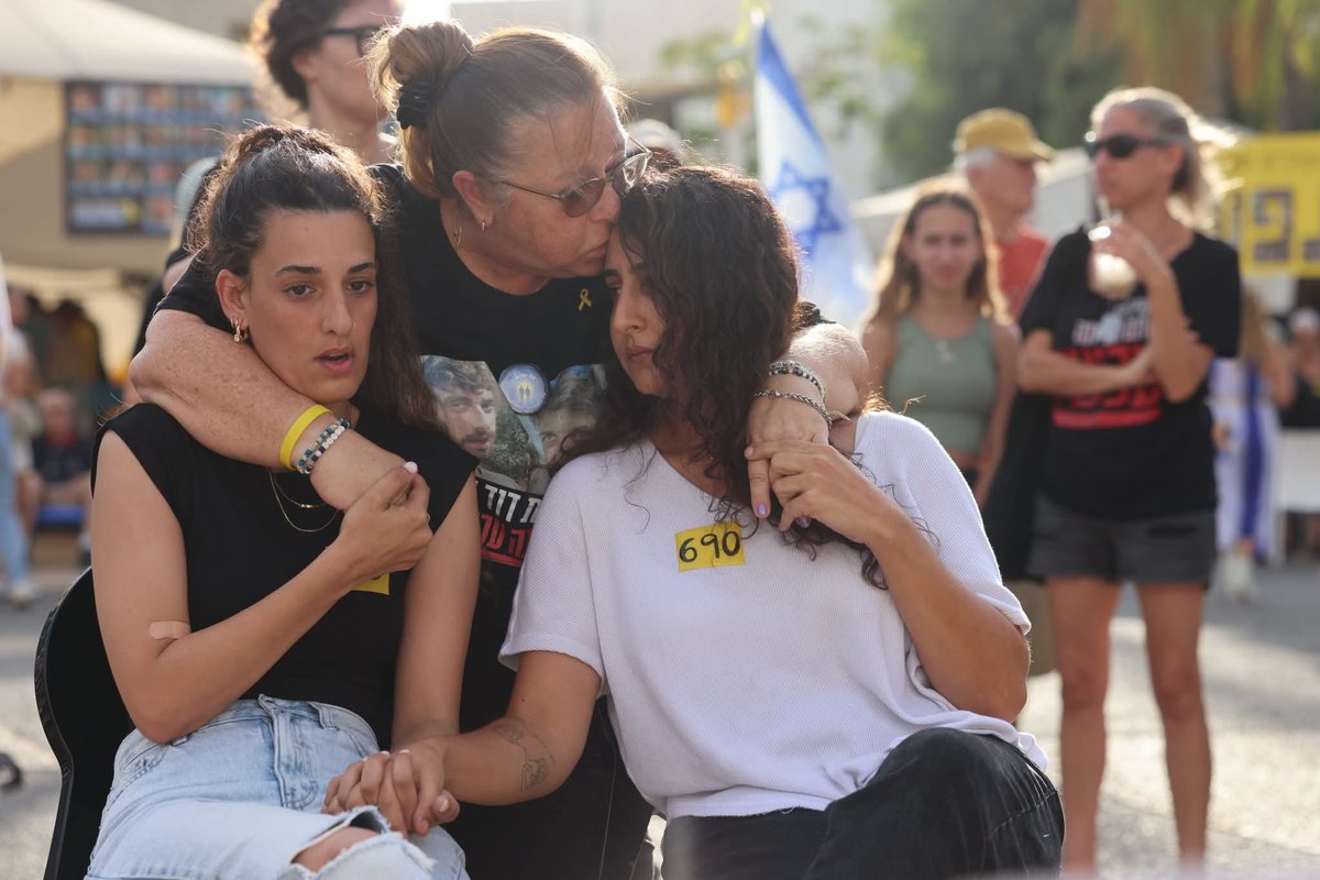 Lifschitz_sha's tweet image. This is Sylvia Cunio. Her sons, David &amp;amp; Ariel, have been in Hamas captivity for almost two years. She’s tightly hugging Arbel and Sharon, her sons’ partners, who were also taken hostage on October 7th. They were released through ceasefire deals.

I left yesterday’s demonstration…